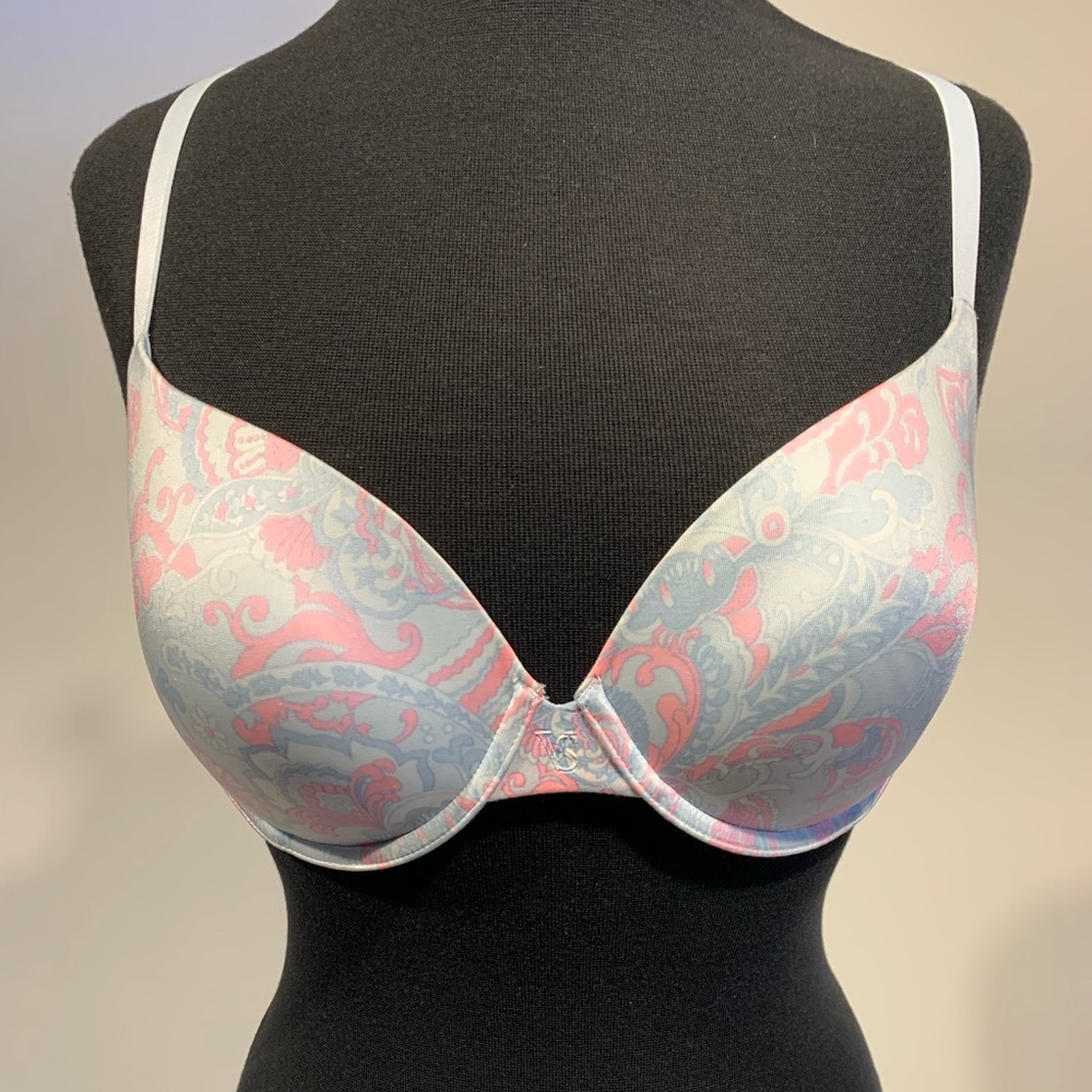 NEVER WORN Body by Victoria 34D